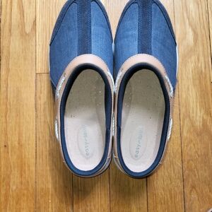 Easy Spirit Blue and Tan Slip On Sneakers